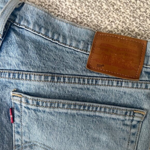 Levi's Light Blue Straight Leg Jeans - Picture 4 of 7